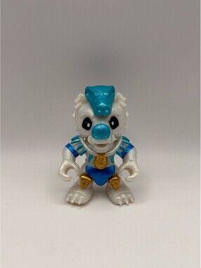 Moose Toys Treasure X Frost Bear Beast Miniature Action Figure White